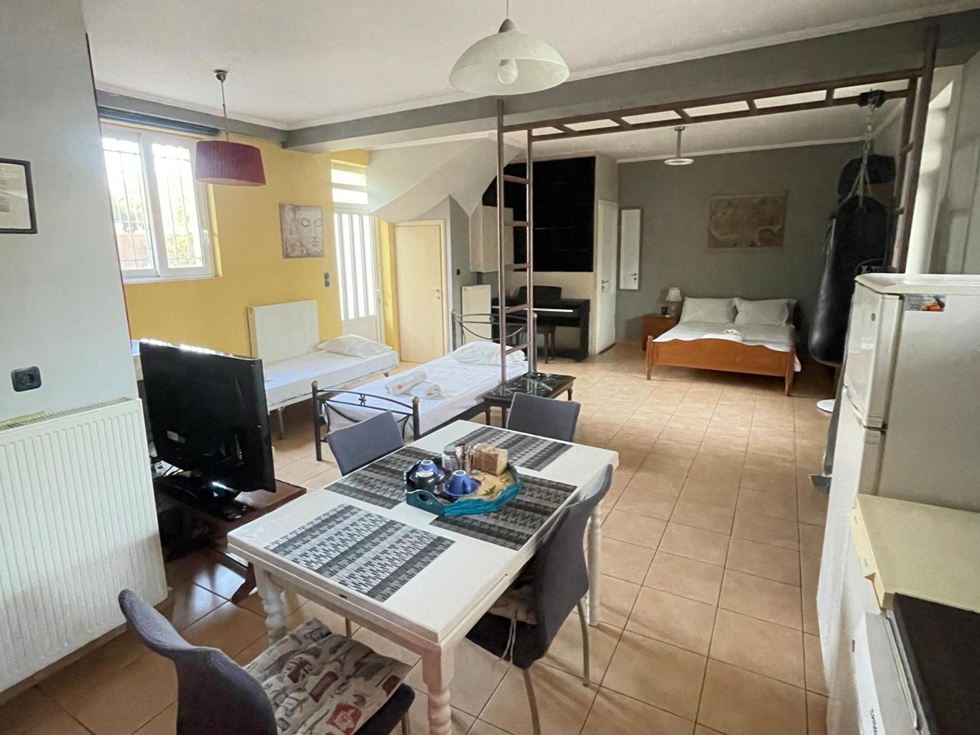 Patras - Independent Studio In Quiet Area Экстерьер фото